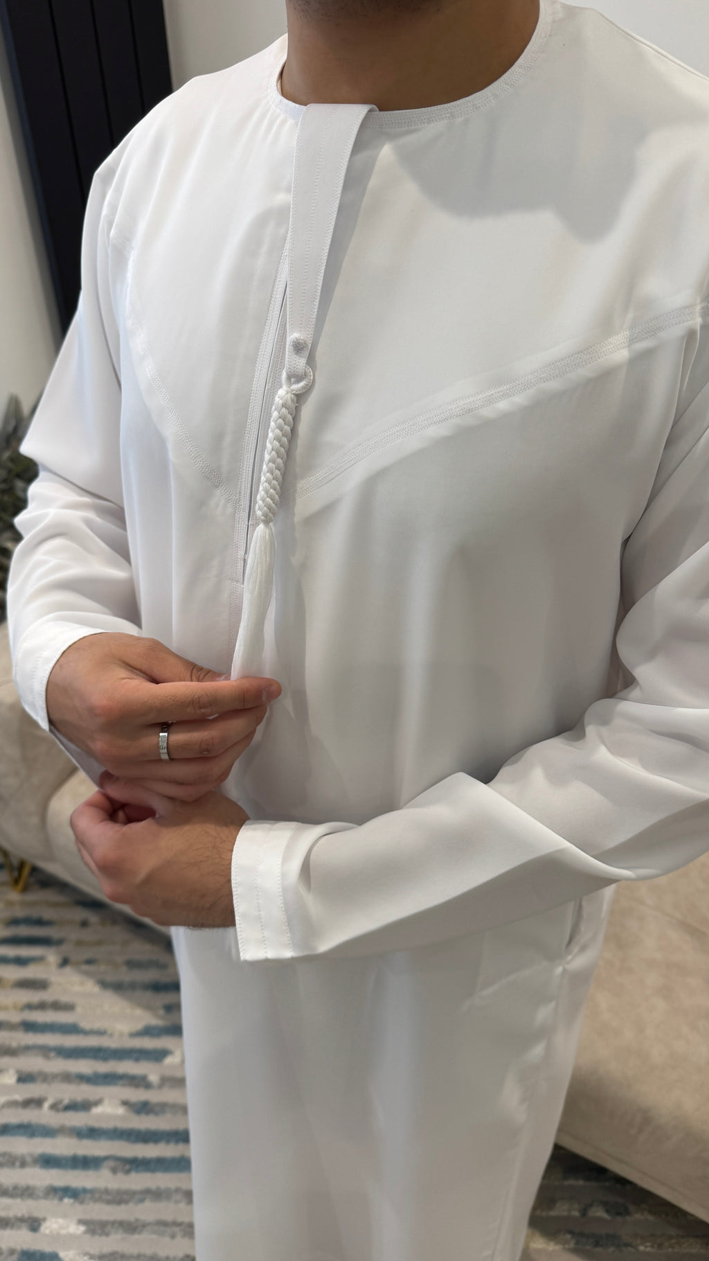 White Zibda Mens Emirati/Omani Zibda Essentials Thobe