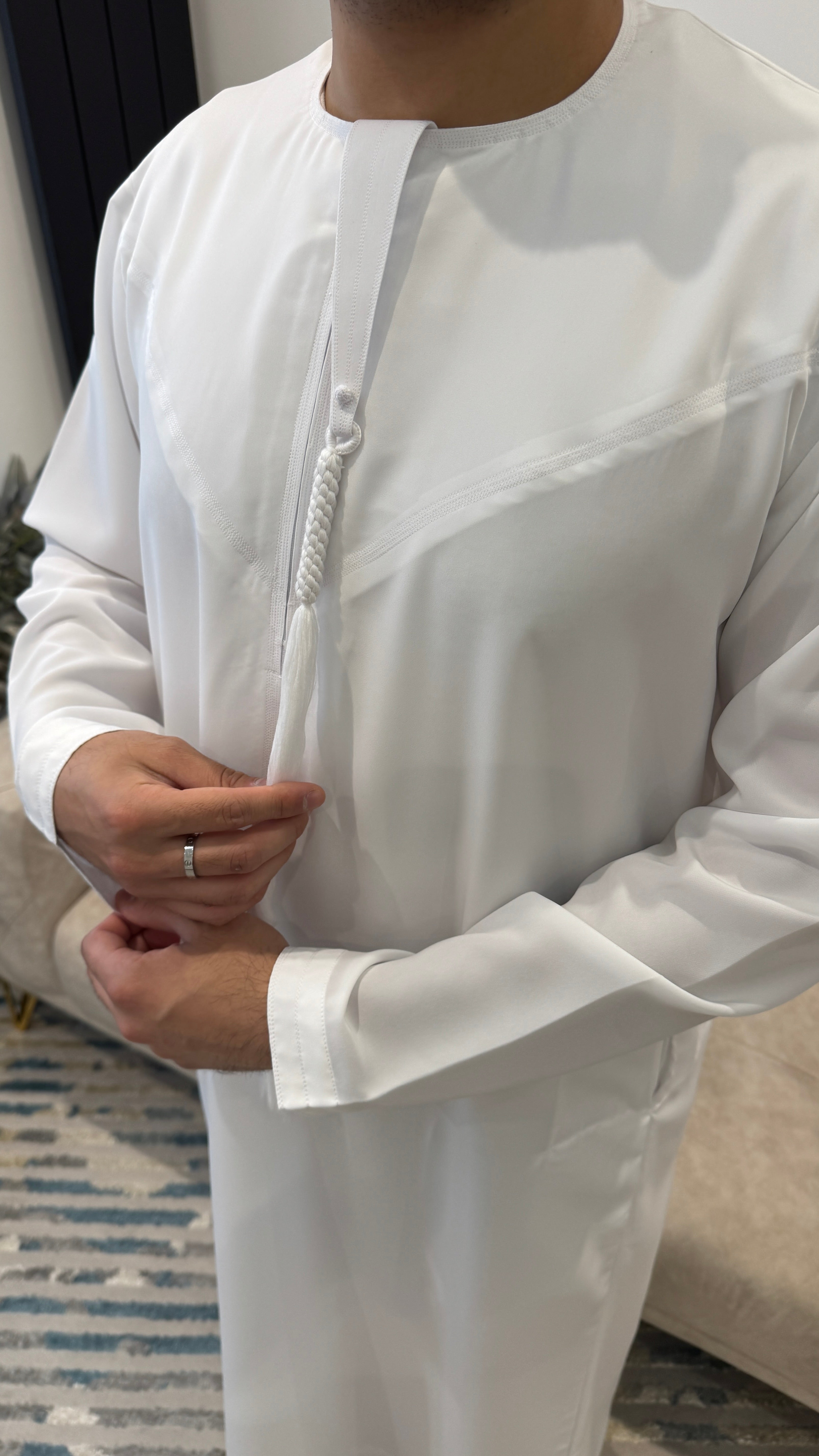White Zibda Mens Emirati/Omani Zibda Essentials Thobe