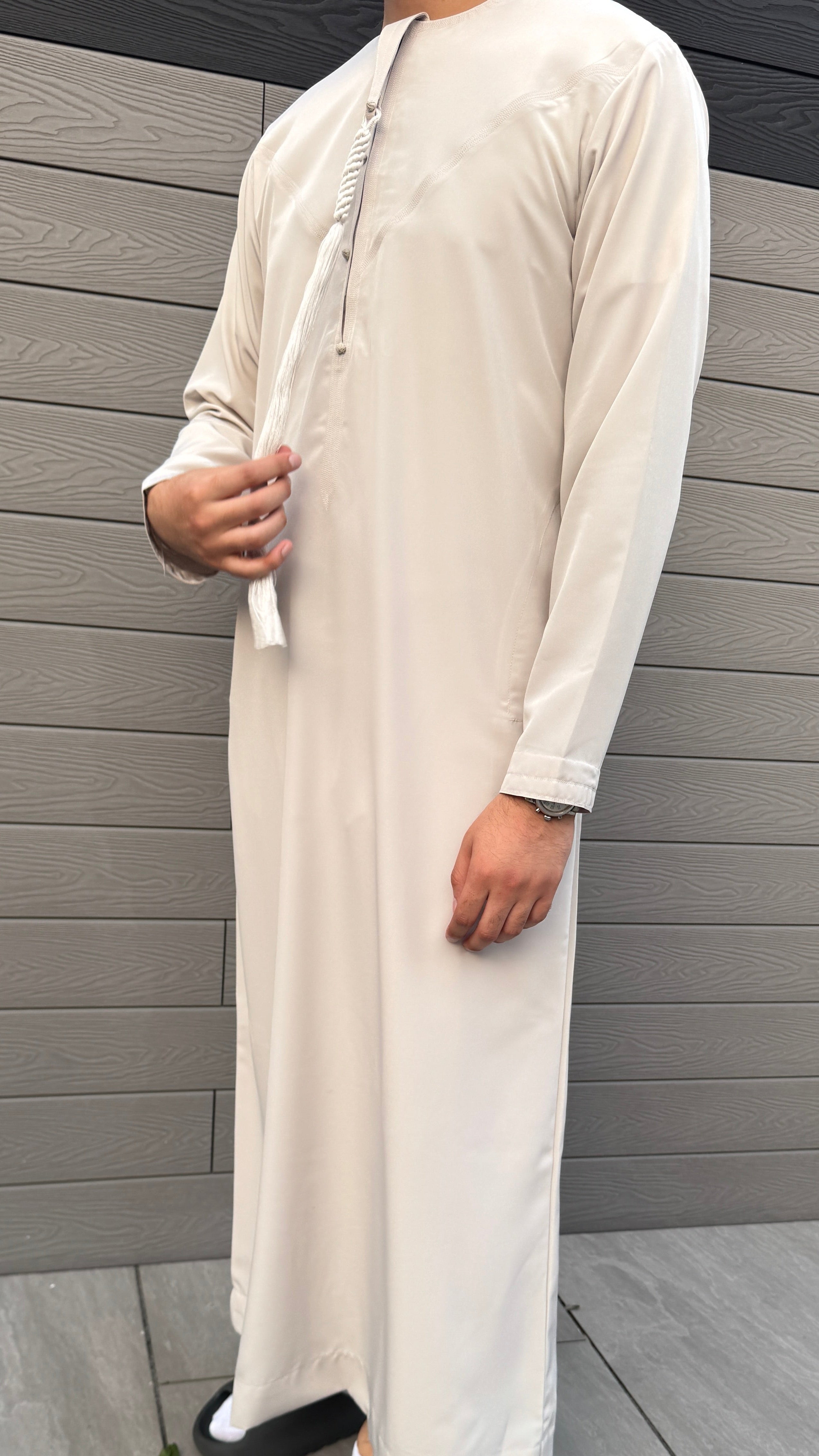 Ivory Zibda Mens Omani/Emirati essential thobe