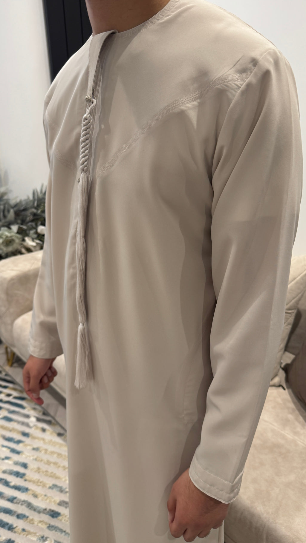 Ivory Zibda Mens Omani/Emirati essential thobe