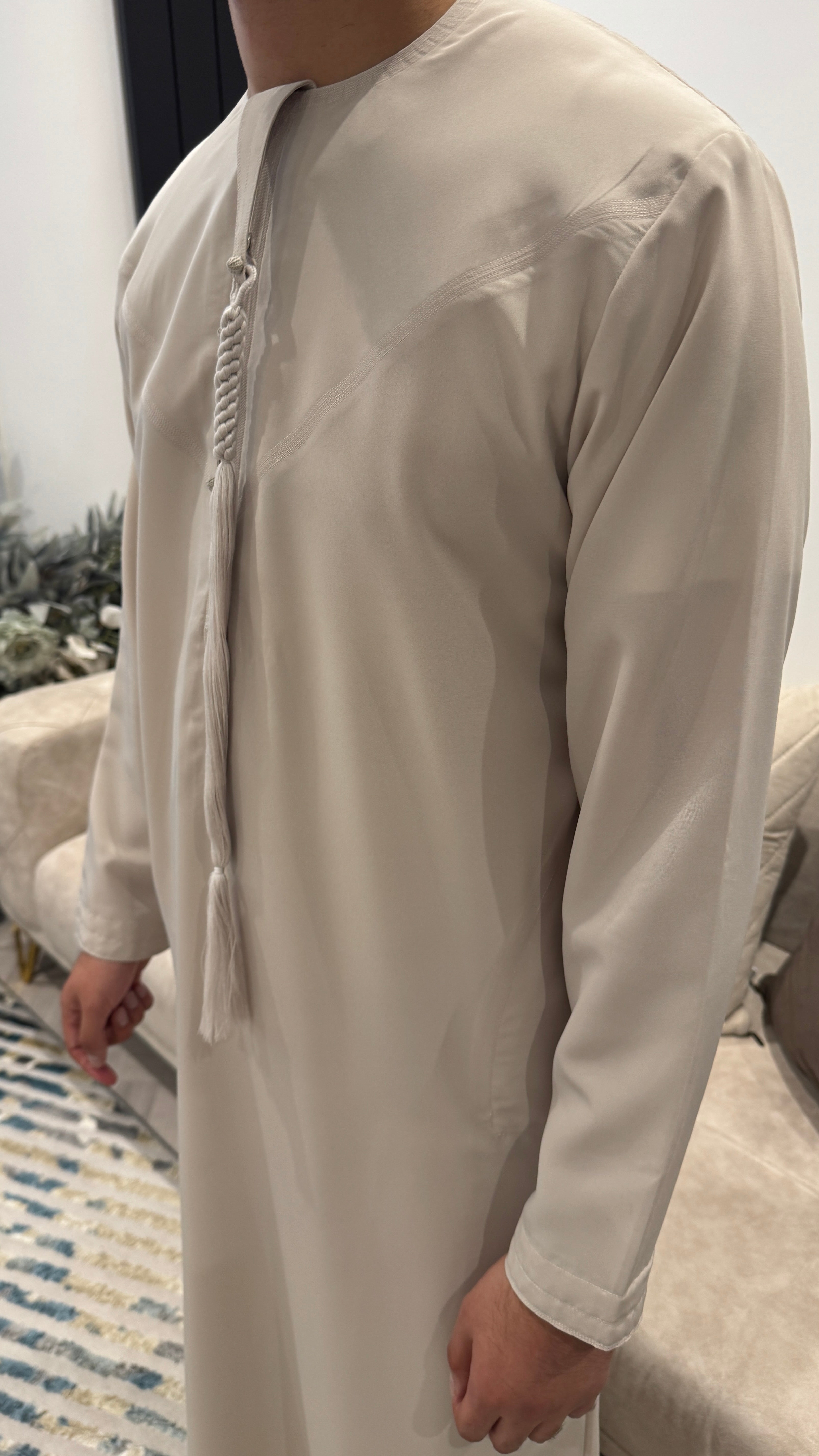 Ivory Zibda Mens Omani/Emirati essential thobe